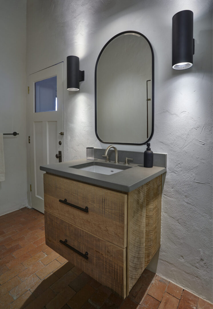 wash basin with mirror